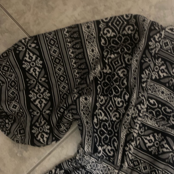 🚨🚨price drop🚨🚨Black and white patterned to - Picture 5 of 8